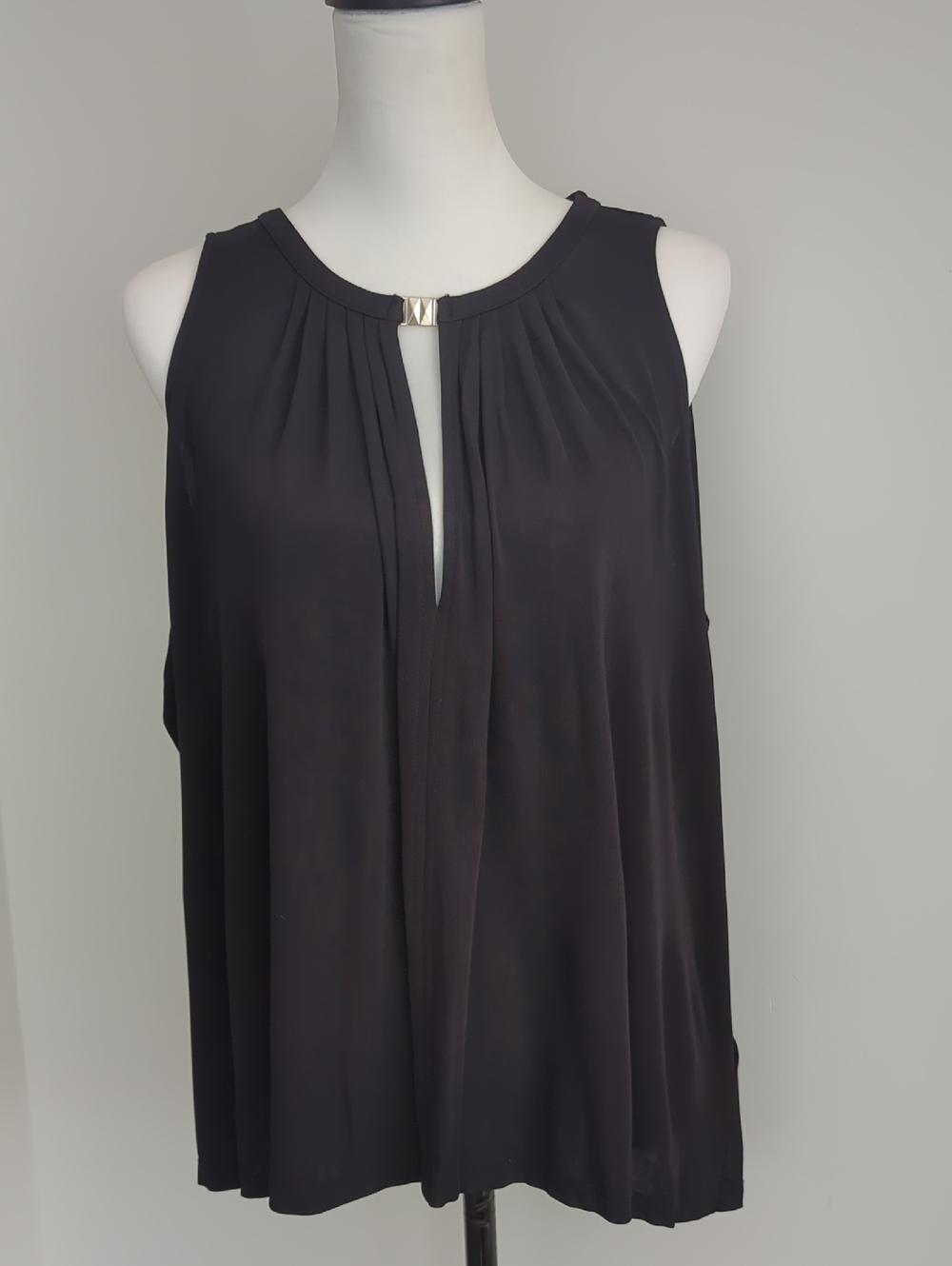 H&M Black Pleated Keyhole Sleeveless Blouse Gold Hardware Accent LARGE